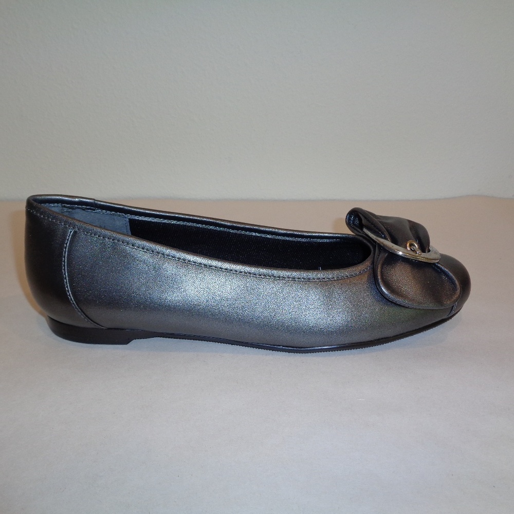 Rose Petals Size 6.5 N Narrow NEAT Gray New Shoes